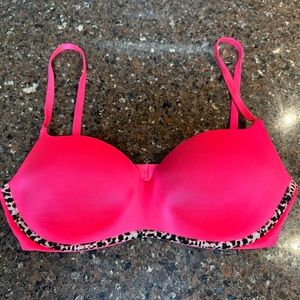 Victoria’s Secret 32D